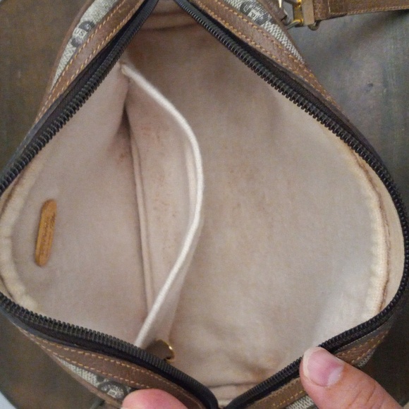 Authentic Vintage Gucci Plus GG Monogram Supreme Clutch Crossbody Bag - Picture 7 of 9